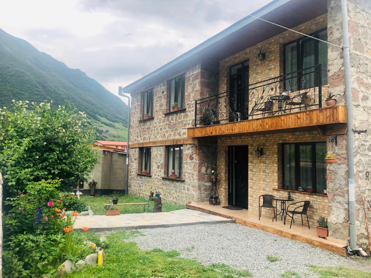 Ia'S Guest House Stepancminda Exteriér fotografie