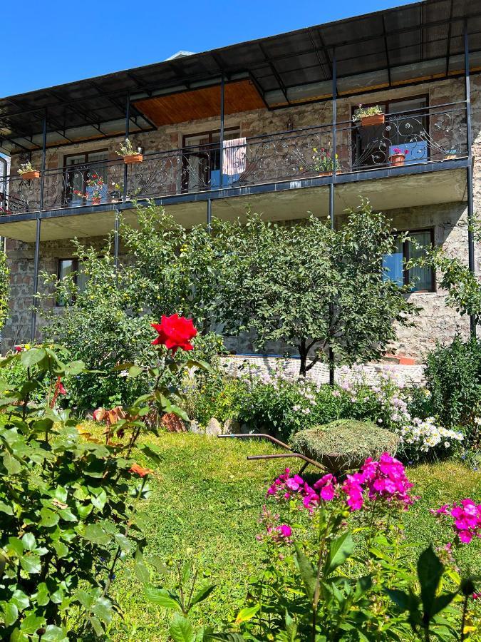 Ia'S Guest House Stepancminda Exteriér fotografie